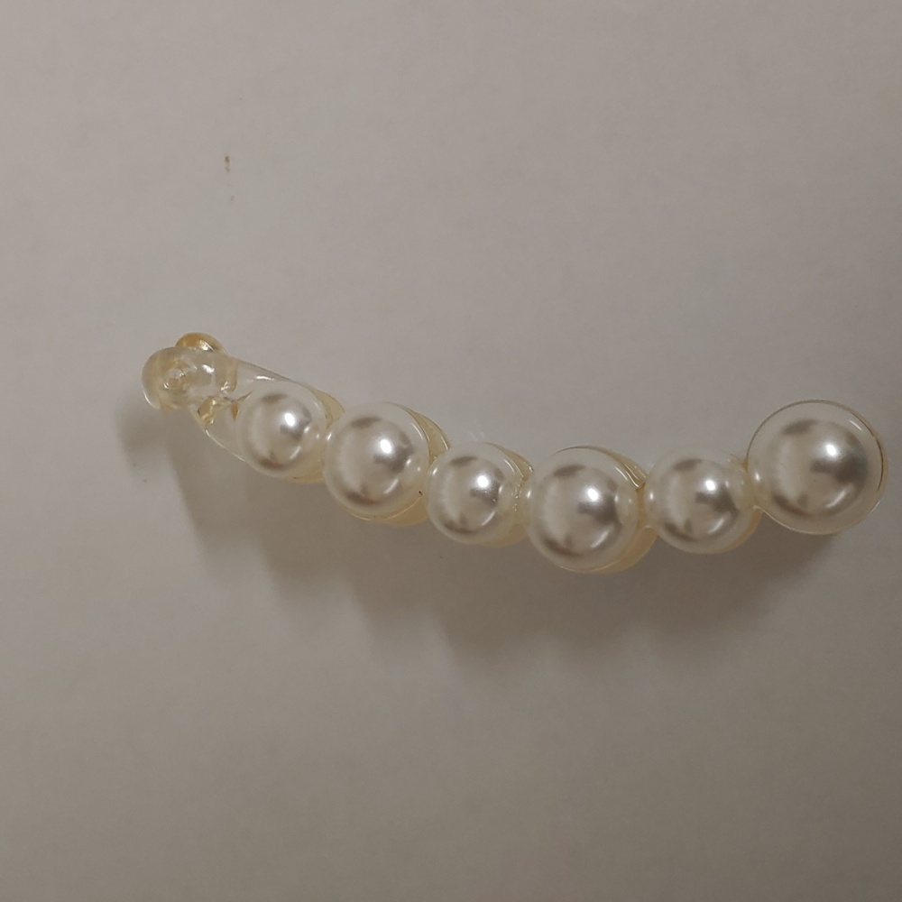 Pearl hair clip